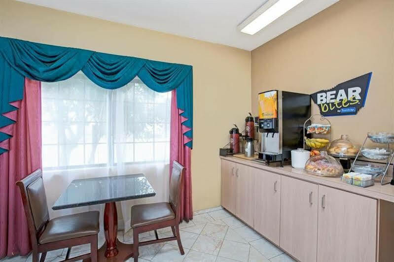 Travelodge By Wyndham Lynwood Extérieur photo